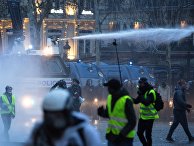 Акция протеста автомобилистов "жёлтые жилеты" в Париже Акция протеста автомобилистов "жёлтые жилеты" в Париже