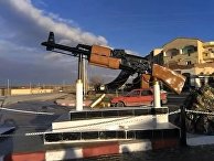 Памятник АК-47 в деревне Мазария, Алжир Памятник АК-47 в деревне Мазария, Алжир