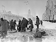 Жители Ленинграда в очереди за водой Жители Ленинграда в очереди за водой