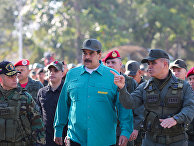 Президент Венесуэлы Николас Мадуро во время военных учений в Валенсии Президент Венесуэлы Николас Мадуро во время военных учений в Валенсии