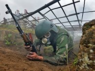 Белорусский спецназовец во время квалификационного испытания на право ношения крапового берета Белорусский спецназовец во время квалификационного испытания на право ношения крапового берета