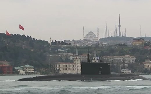 Российская подлодка на фоне Айи-Софии Российская подлодка на фоне Айи-Софии