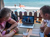 Трансляция прямой линии с президентом России Владимиром Путиным в Крыму Трансляция прямой линии с президентом России Владимиром Путиным в Крыму