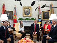 Президент США Дональд Трамп и Фабиан Росалес, жена лидера венесуэльской оппозиции Хуана Гуайдо Президент США Дональд Трамп и Фабиан Росалес, жена лидера венесуэльской оппозиции Хуана Гуайдо