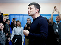 Украинский комик и кандидат в президенты Владимир Зеленский на избирательном участке Украинский комик и кандидат в президенты Владимир Зеленский на избирательном участке