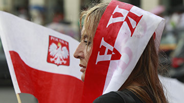Женщина на митинге в Варшаве, Польша