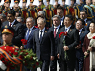 Владимир Путин, Си Цзиньпин, Николас Мадуро, Нурсултан Назарбаев на церемонии возложения венка к могиле Неизвестного солдата Владимир Путин, Си Цзиньпин, Николас Мадуро, Нурсултан Назарбаев