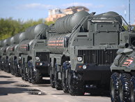 Военная техника перед ночной репетицией парада Победы Военная техника перед ночной репетицией парада Победы