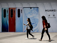 Реклама смартфонов Huawei в Пекине Реклама смартфонов Huawei в Пекине