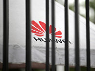 Логотип Huawei в штаб-квартире компании в Шэньчжэне Логотип Huawei в штаб-квартире компании в Шэньчжэне