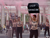 Акция Femen в Париже Акция Femen в Париже