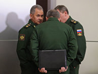 Министр обороны РФ Сергей Шойгу со своими заместителями перед началом совещания Владимира Путина с руководством министерства обороны РФ и представителями ВПК. 21 ноября 2017