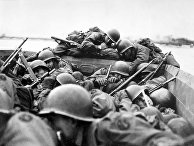 Американские солдаты форсируют Рейн. 24 марта 1945 года Американские солдаты форсируют Рейн. 24 марта 1945 года