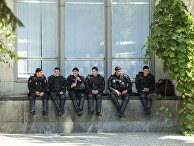 Сотрудники правоохранительных органов у Дома Правительства Республики Молдова в Кишиневе. Сотрудники правоохранительных органов у Дома Правительства Республики Молдова в Кишиневе.