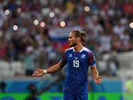 Рюрик Гисласон (Исландия) в матче группового этапа чемпионата мира по футболу между сборными Нигерии и Исландии Рюрик Гисласон (Исландия) в матче группового этапа чемпионата мира по футболу между сборными Нигерии и Исландии
