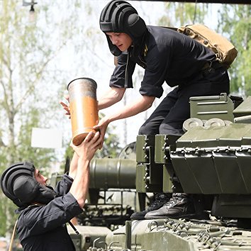 Курсанты Казанского высшего командного Краснознаменного танкового училища Курсанты Казанского высшего командного Краснознаменного танкового училища