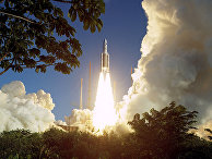 Старт ракеты Ariane 5 ECA в Куру, Французская Гвиана Старт ракеты Ariane 5 ECA в Куру, Французская Гвиана