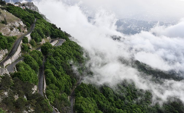 Дорога на горе Ай-Петри, Крым Дорога на горе Ай-Петри, Крым