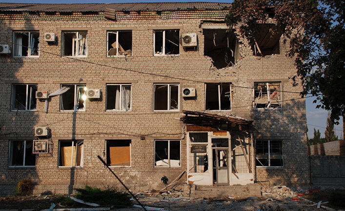 Разрушенное здание в городе Иловайске Донецкой области