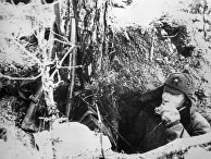 Боец Красной Армии в окопе Боец Красной Армии в окопе
