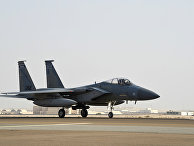 Истребитель F-15 на авиабазе Принц Султан в Саудовской Аравии Истребитель F-15 на авиабазе Принц Султан в Саудовской Аравии