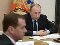 Президент России Владимир Путин проводит в Кремле совещание с членами правительства РФ. 16 марта 2016 Президент России Владимир Путин проводит в Кремле совещание с членами правительства РФ. 16 марта 2016