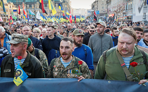 Участники митинга против согласования Киевом «формулы Штайнмайера» Участники митинга против согласования Киевом «формулы Штайнмайера»