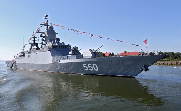 Корвет "Стерегущий" во время морского парада