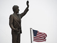 Монумет бывшему президенту США Биллу Клинтону в Приштине Монумет бывшему президенту США Биллу Клинтону в Приштине