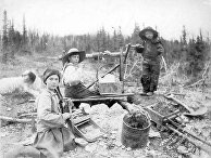 Дети работают на золотом руднике в Калифорнии, 1898 год. Дети работают на золотом руднике в Калифорнии, 1898 год.