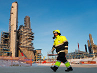 Сотрудник строящегося Амурского газоперерабатывающего завода, входящего в проект "Сила Сибири" Сотрудник строящегося Амурского газоперерабатывающего завода, входящего в проект "Сила Сибири"