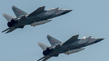 Истребители МиГ-31 с гиперзвуковыми ракетами 