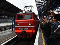 Прибытие пассажирского поезда "Таврия" в Крым Прибытие пассажирского поезда "Таврия" в Крым