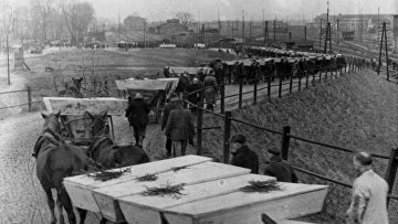 Великая Отечественная война 1941-1945 гг. Похороны погибших узников освобожденного Красной Армией концентрационного лагеря Освенцим