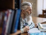 Посетитель в универсальном зале Омской государственной областной научной библиотеки имени А. С. Пушкина Посетитель в универсальном зале Омской государственной областной научной библиотеки имени А. С. Пушкина