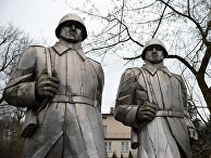 Памятник воинам, павшим в боях за освобождение города Домброва-Гурнича, Польша Памятник воинам, павшим в боях за освобождение города Домброва-Гурнича, Польша