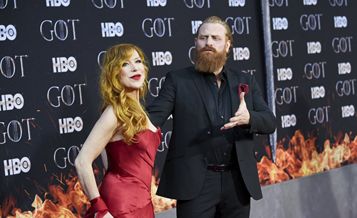 Актер Кристофер Хивью с женой на премьере финального сезона «Игры престолов»