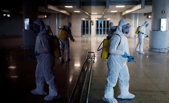 Дезинфекция международного аэропорта в Малаге, Испания