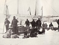 Третий и окончательный старт Нансена и Юхансена 14 марта 1895 года. Нансен — второй слева, Юхансен — второй справа Третий и окончательный старт Нансена и Юхансена 14 марта 1895 года. Нансен — второй слева, Юхансен — второй справа