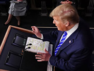 Президент США Дональд Трамп во время ежедневного брифинга в Вашингтоне, США Президент США Дональд Трамп во время ежедневного брифинга в Вашингтоне, США
