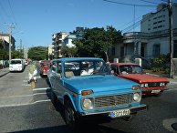 Автомобили Лада на одной из улиц Гаваны Автомобили Лада на одной из улиц Гаваны