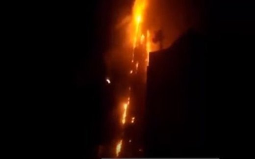 В ОАЭ сгорел небоскреб В ОАЭ сгорел небоскреб