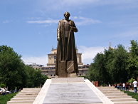 Памятник Нжде в центре Еревана Памятник Нжде в центре Еревана