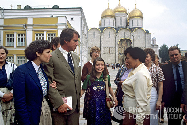 Памятник саманте смит в бибирево фото