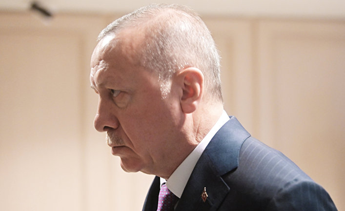 Президент Турции Реджеп Тайип Эрдоган перед началом встречи с президентом РФ Владимиром Путиным 8 января 2020 Президент Турции Реджеп Тайип Эрдоган перед началом встречи с президентом РФ Владимиром Путиным 8 января 2020