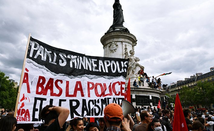 Протесты против действий полиции в отношении темнокожих во Франции Протесты против действий полиции в отношении темнокожих во Франции