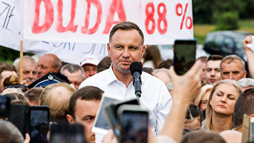Президент Польши Анджей Дуда встретился с местными жителями в Одживоле
