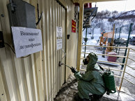 Санитарная обработка КПП на входе в базу Северного флота РФ в Североморске Санитарная обработка КПП на входе в базу Северного флота РФ в Североморске