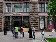 Очередь в магазин одежды в Киеве Очередь в магазин одежды в Киеве
