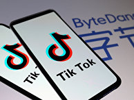 Приложение TikTok на экране смартфона Приложение TikTok на экране смартфона